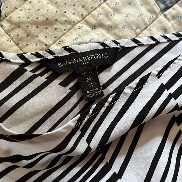 Banana Republic optic stripe top M petite - Picture 2 of 6
